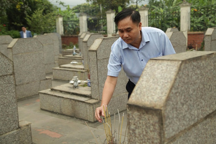 Xã Xuân Mai tổ chức Lễ dâng hương tưởng niệm các anh hùng liệt sĩ tại các nghĩa trang trên địa bàn nhân kỷ niệm 51 năm ngày Giải phóng miền Nam, thống nhất đất nước (30/04/1975-30/04/2026).- Ảnh 15.