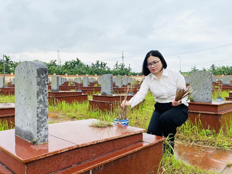 Lãnh đạo xã Phúc Lộc dâng hương tưởng niệm các anh hùng liệt sĩ kỷ niệm 51 năm Ngày Giải phóng miền Nam, thống nhất đất nước- Ảnh 13.