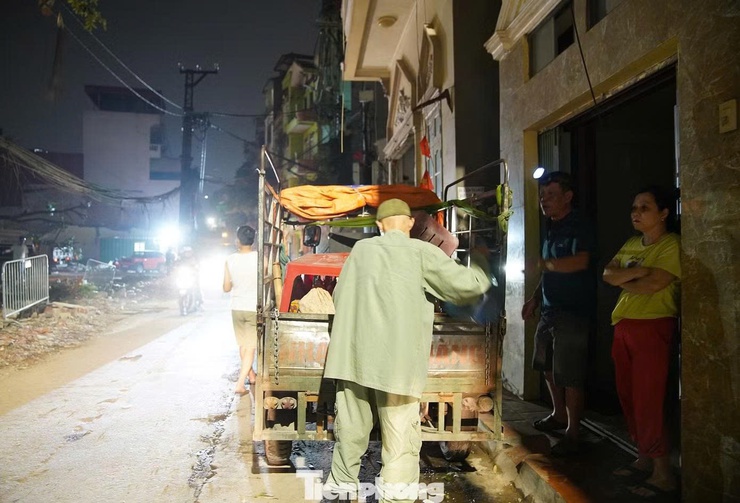 Trắng đêm phá dỡ, giải phóng mặt bằng thi công cầu Trần Hưng Đạo- Ảnh 12.