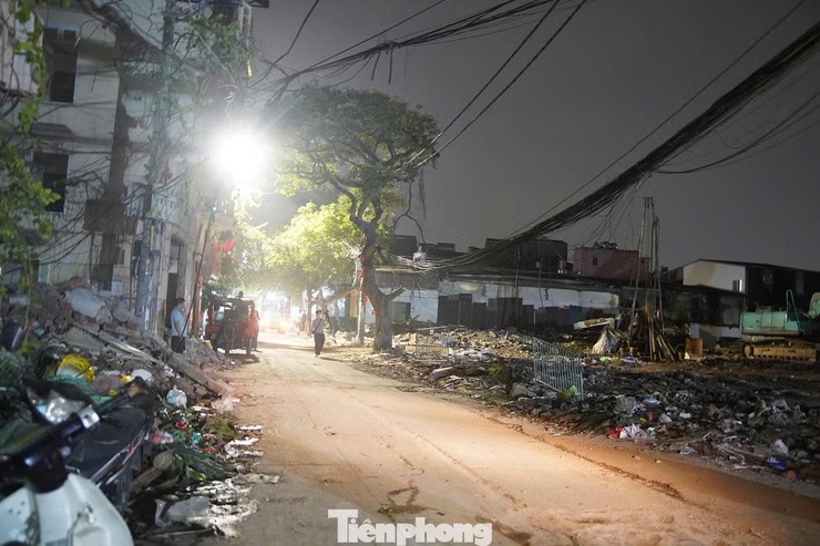 Trắng đêm phá dỡ, giải phóng mặt bằng thi công cầu Trần Hưng Đạo- Ảnh 14.