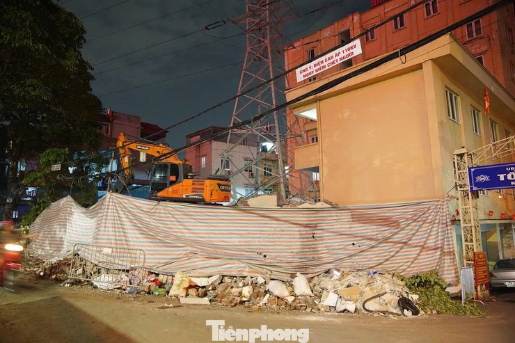 Trắng đêm phá dỡ, giải phóng mặt bằng thi công cầu Trần Hưng Đạo- Ảnh 11.