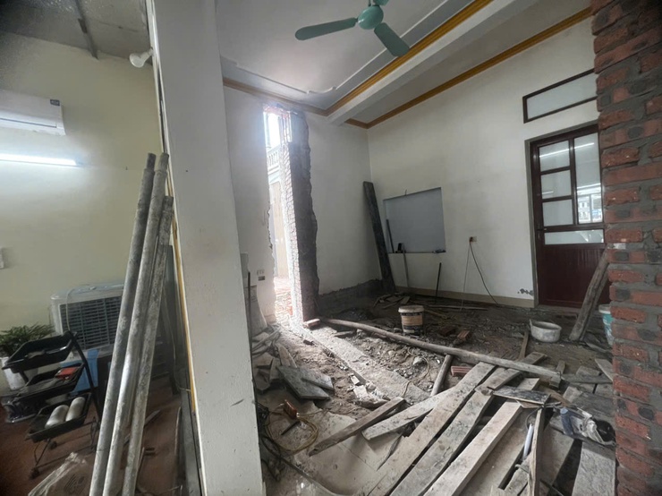 Nhiều hộ dân thôn Đồi Chè (xã Phú Nghĩa) tự nguyện tháo dỡ công trình, di chuyển tài sản trên đất để bàn giao mặt bằng thực hiện Dự án cải tạo, nâng cấp Quốc lộ 6- Ảnh 2.