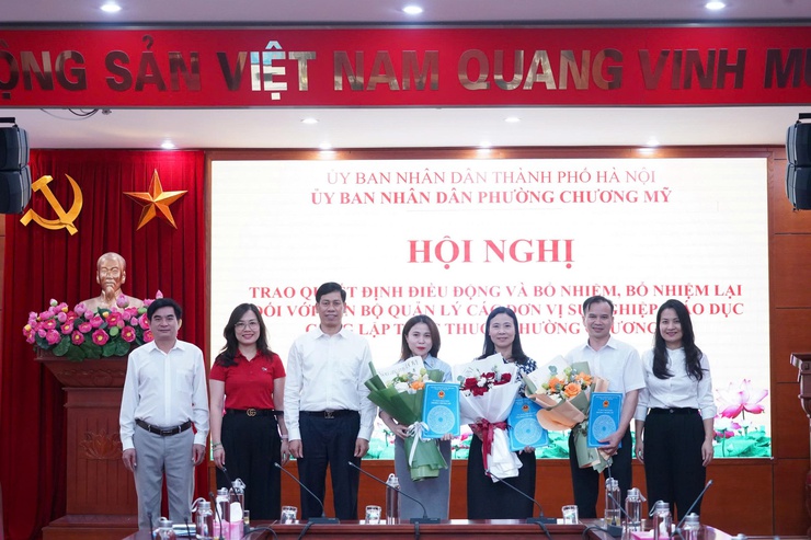 Phường Chương Mỹ trao quyết định điều động, bổ nhiệm và bổ nhiệm lại cán bộ quản lý giáo dục- Ảnh 3.