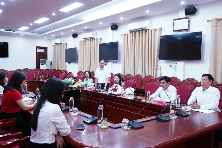 Phường Chương Mỹ trao quyết định điều động, bổ nhiệm và bổ nhiệm lại cán bộ quản lý giáo dục- Ảnh 1.
