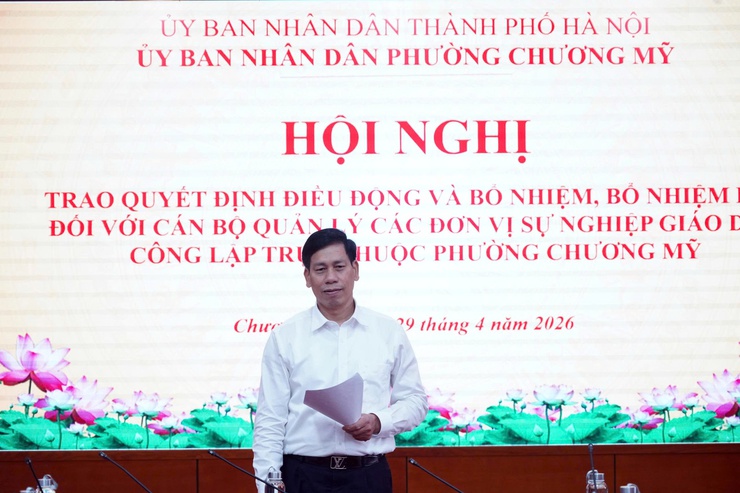 Phường Chương Mỹ trao quyết định điều động, bổ nhiệm và bổ nhiệm lại cán bộ quản lý giáo dục- Ảnh 4.