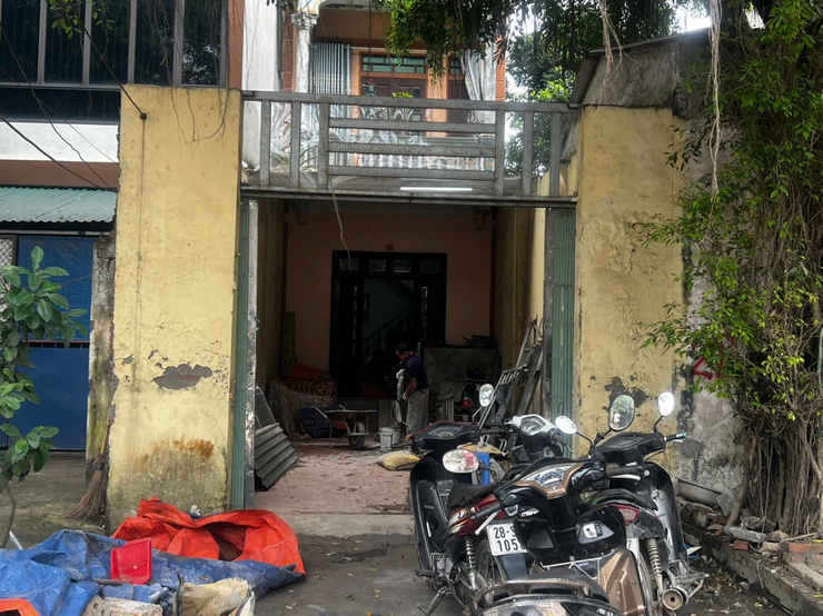 Nhiều hộ dân thôn Đồi Chè (xã Phú Nghĩa) tự nguyện tháo dỡ công trình, di chuyển tài sản trên đất để bàn giao mặt bằng thực hiện Dự án cải tạo, nâng cấp Quốc lộ 6- Ảnh 8.