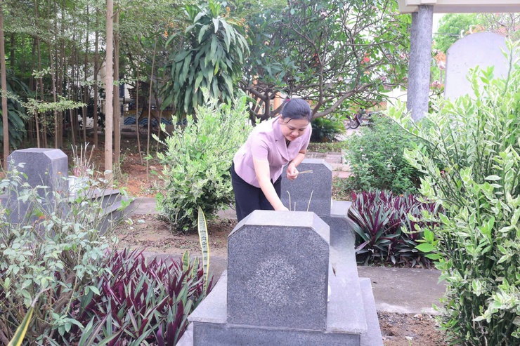 Đồng chí Tô Thị Nhàn, Bí thư Đảng ủy, Chủ tịch HĐND xã làm trưởng đoàn viếng nghĩa trang liệt sỹ thượng vực- Ảnh 6.