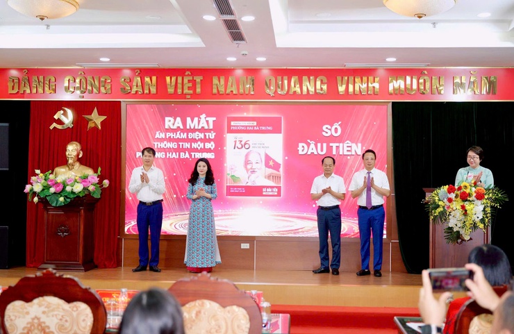 Phường Hai Bà Trưng ra mắt ấn phẩm điện tử Thông tin nội bộ và khai mạc hội thi Báo cáo viên, Tuyên truyền viên giỏi năm 2026.- Ảnh 7.