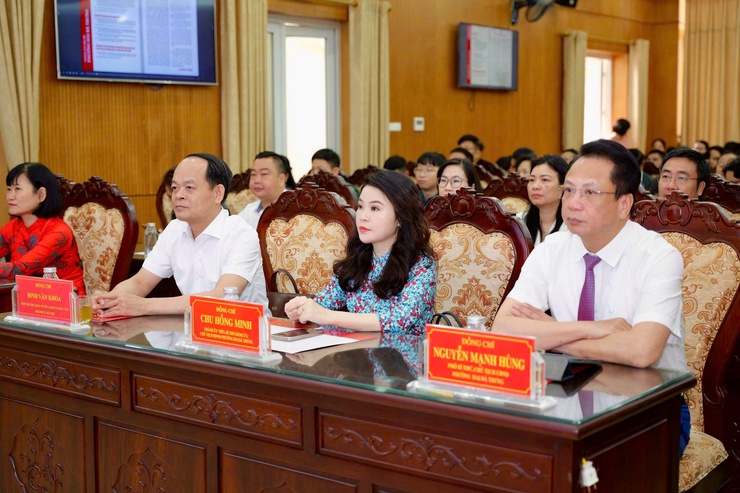 Phường Hai Bà Trưng ra mắt ấn phẩm điện tử Thông tin nội bộ và khai mạc hội thi Báo cáo viên, Tuyên truyền viên giỏi năm 2026.- Ảnh 4.