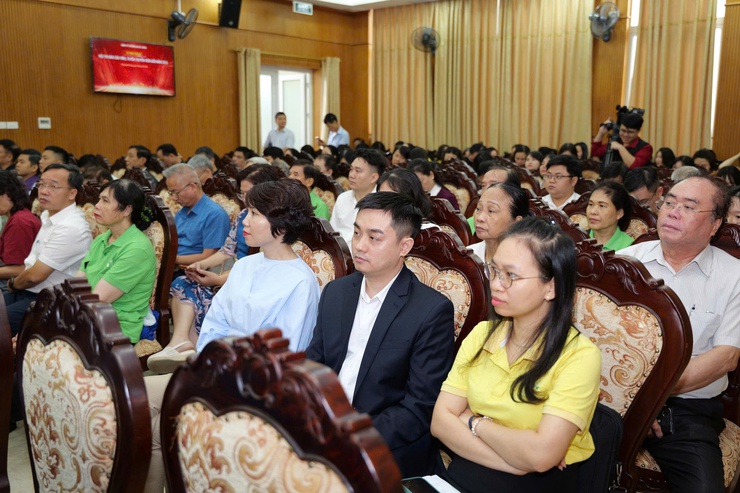 Phường Hai Bà Trưng ra mắt ấn phẩm điện tử Thông tin nội bộ và khai mạc hội thi Báo cáo viên, Tuyên truyền viên giỏi năm 2026.- Ảnh 5.