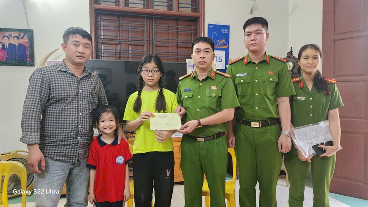 Công an xã Liên Minh lan tỏa yêu thương qua phong trào “Chắp cánh những ước mơ”- Ảnh 2.