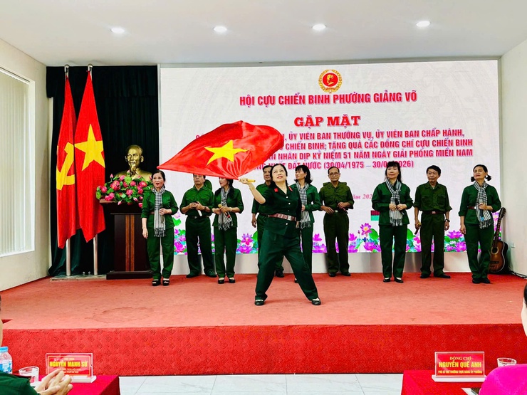 Hội CCB phường Giảng Võ Kỷ niệm 51 năm ngày giải phóng miền Nam thống nhất đất nước

- Ảnh 4.