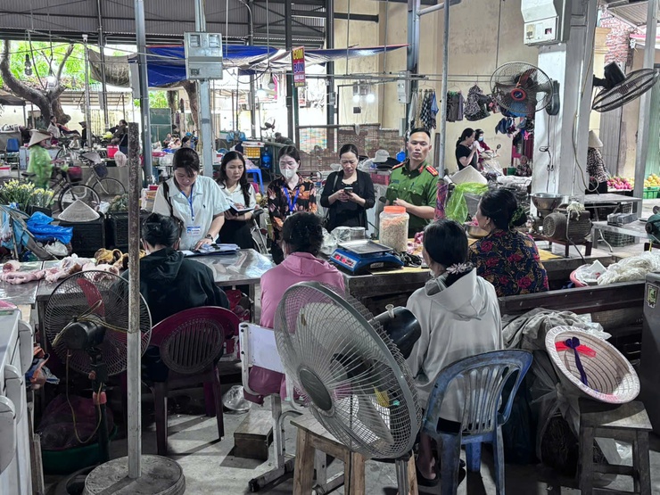 RA QUÂN KIỂM TRA LIÊN NGÀNH AN TOÀN THỰC PHẨM TRÊN ĐỊA BÀN XÃ THẠCH THẤT - Ảnh 3.