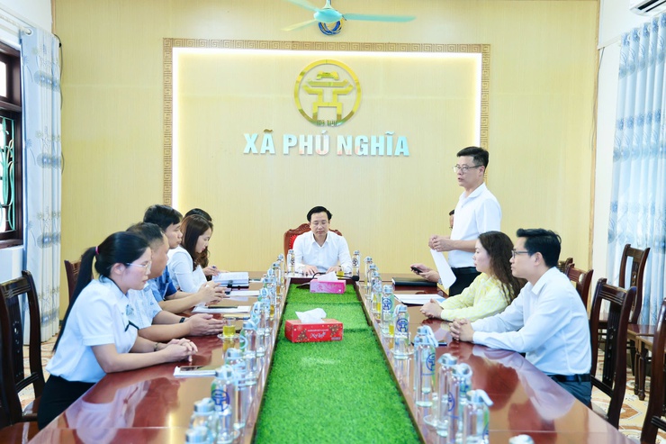 Hội nghị trao quyết định bổ nhiệm đối với lãnh đạo, quản lý cơ quan, đơn vị sự nghiệp công lập trực thuộc UBND xã- Ảnh 1.