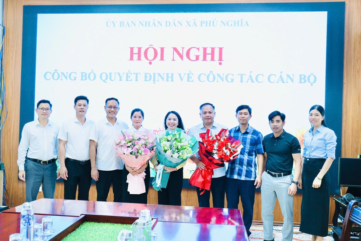 Hội nghị trao quyết định bổ nhiệm đối với lãnh đạo, quản lý cơ quan, đơn vị sự nghiệp công lập trực thuộc UBND xã- Ảnh 3.
