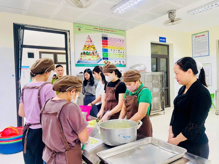 RA QUÂN KIỂM TRA LIÊN NGÀNH AN TOÀN THỰC PHẨM TRÊN ĐỊA BÀN XÃ THẠCH THẤT - Ảnh 2.