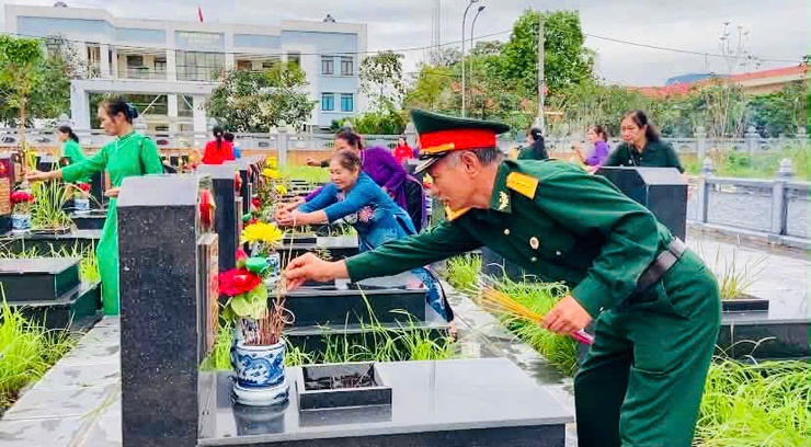 Phúc Thọ nhiều hoạt động thiết thực chào mừng kỷ niệm 51 năm Ngày Giải phóng miền Nam, thống nhất đất nước- Ảnh 1.