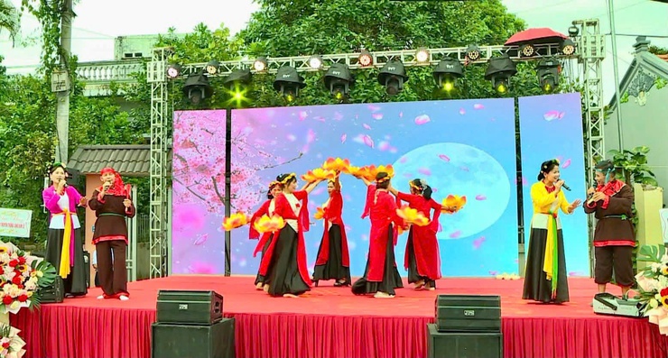 Phúc Thọ nhiều hoạt động thiết thực chào mừng kỷ niệm 51 năm Ngày Giải phóng miền Nam, thống nhất đất nước- Ảnh 4.