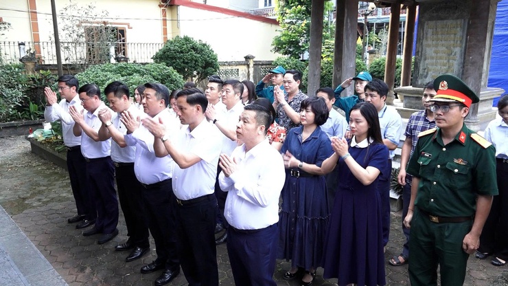 Đảng ủy – HĐND – UBND - Ủy ban MTTQ xã Bình Minh tổ chức Lễ dâng hương tưởng niệm các Anh hùng Liệt sĩ Nhân kỷ niệm 51 năm ngày Giải phóng miền Nam, thống nhất đất nước (30/4/1975 - 30/4/2026)- Ảnh 1.