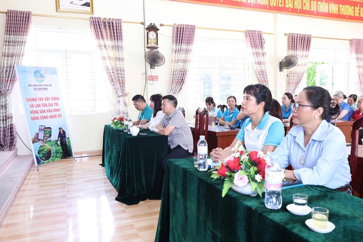 HỘI LHPN XÃ VÂN ĐÌNH RA MẮT MÔ HÌNH NHÀ VĂN HÓA SÁNG – XANH – SẠCH – ĐẸP VÀ TỔ PHỤ NỮ SỐ- Ảnh 1.