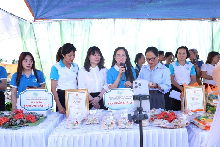 HỘI LHPN XÃ VÂN ĐÌNH RA MẮT MÔ HÌNH NHÀ VĂN HÓA SÁNG – XANH – SẠCH – ĐẸP VÀ TỔ PHỤ NỮ SỐ- Ảnh 3.