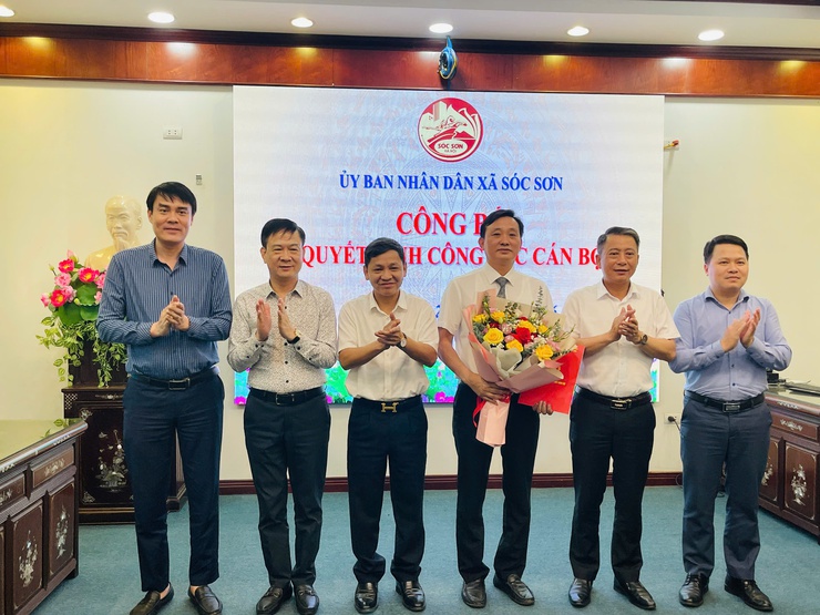 XÃ SÓC SƠN: CÔNG BỐ VÀ TRAO QUYẾT ĐỊNH BỔ NHIỆM ĐỒNG CHÍ NGUYỄN THẠCH BỈNH GIỮ CHỨC VỤ TRƯỞNG PHÒNG KINH TẾ.- Ảnh 1.