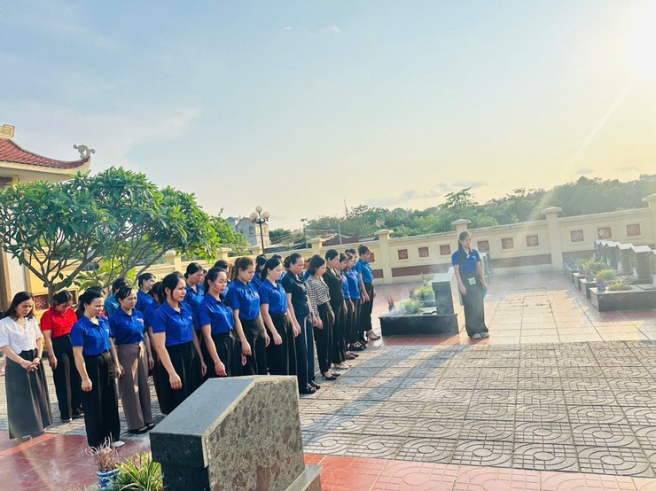 Trường Mầm non Tiên Phương tổ chức dâng hương và hoạt động trải nghiệm nhân dịp 30/4- Ảnh 4.