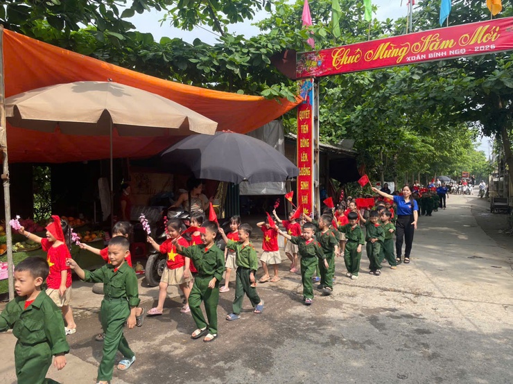 Trường Mầm non Tiên Phương tổ chức dâng hương và hoạt động trải nghiệm nhân dịp 30/4- Ảnh 7.