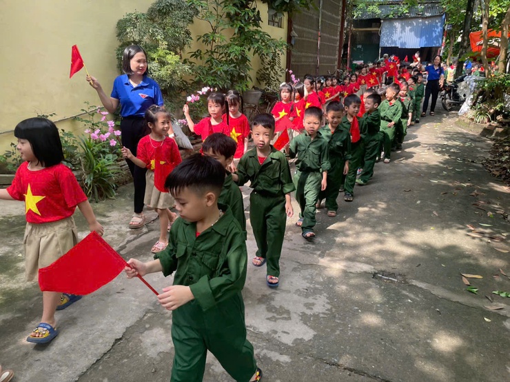 Trường Mầm non Tiên Phương tổ chức dâng hương và hoạt động trải nghiệm nhân dịp 30/4- Ảnh 13.