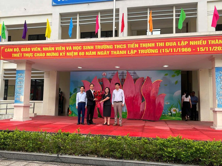 BIỂU DIỄN NGHỆ THUẬT CẢI LƯƠNG “TRUYỆN KIỀU” TẠI TRƯỜNG THCS PHẠM HỒNG THÁI VÀ TRƯỜNG THCS TIẾN THỊNH, XÃ YÊN LÃNG, THÀNH PHỐ HÀ NỘI- Ảnh 1.