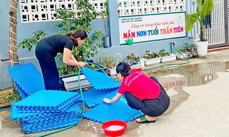 Xã Đoài Phương vệ sinh môi trường, khử khuẩn phòng, chống bệnh tay chân miệng- Ảnh 8.