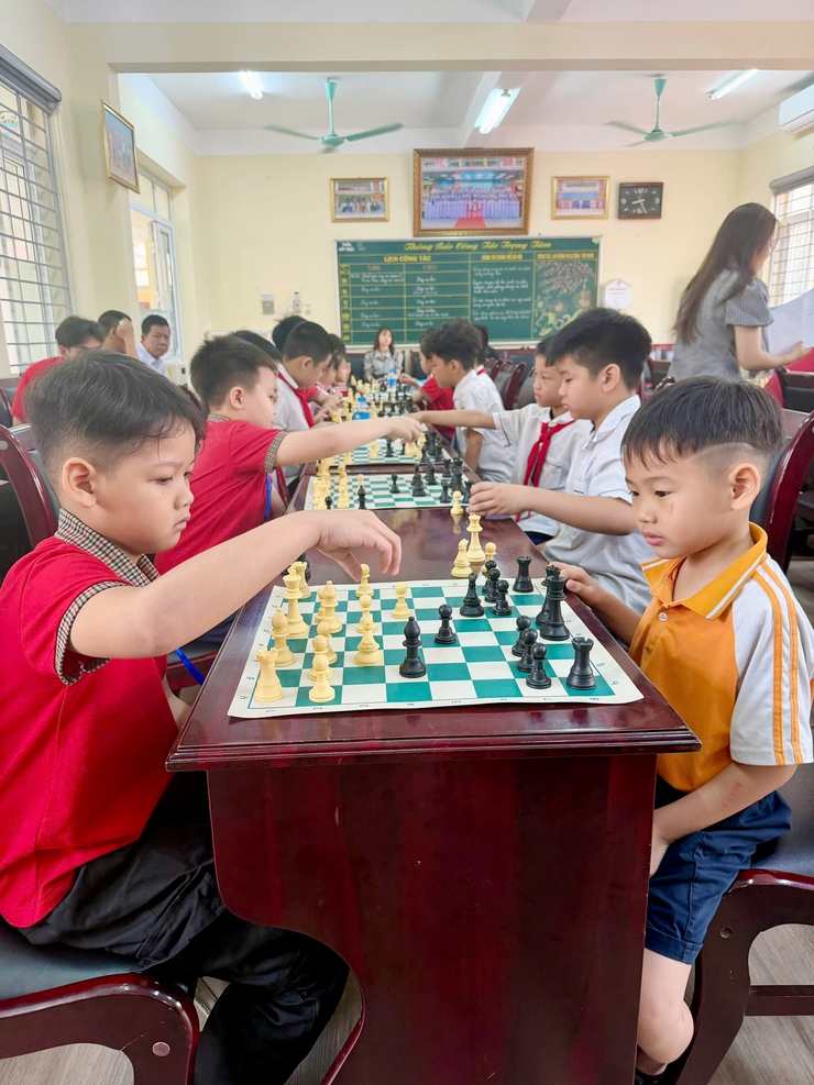 Học sinh phường Yên Nghĩa hào hứng tranh tài môn Điền kinh và Cờ vua- Ảnh 3.