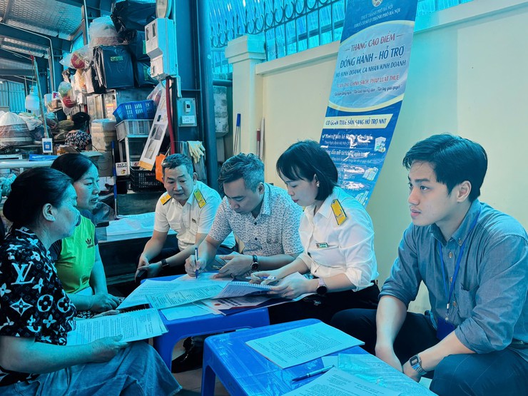 UBND phường Tương Mai tổ chức tuyên truyền Nghị định số 68/2026/NĐ-CP và Thông tư số 18/TT-BTC cho các hộ kinh doanh, cá nhân kinh doanh trên địa bàn Phường- Ảnh 2.