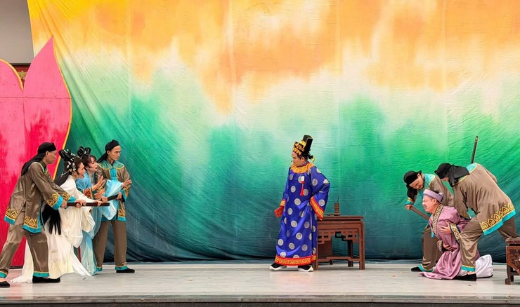 BIỂU DIỄN NGHỆ THUẬT CẢI LƯƠNG “TRUYỆN KIỀU” TẠI TRƯỜNG THCS PHẠM HỒNG THÁI VÀ TRƯỜNG THCS TIẾN THỊNH, XÃ YÊN LÃNG, THÀNH PHỐ HÀ NỘI- Ảnh 11.