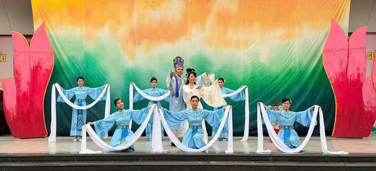 BIỂU DIỄN NGHỆ THUẬT CẢI LƯƠNG “TRUYỆN KIỀU” TẠI TRƯỜNG THCS PHẠM HỒNG THÁI VÀ TRƯỜNG THCS TIẾN THỊNH, XÃ YÊN LÃNG, THÀNH PHỐ HÀ NỘI- Ảnh 12.