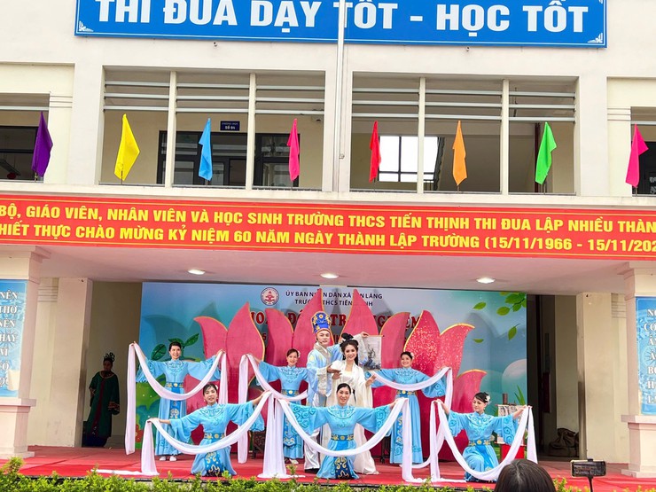 BIỂU DIỄN NGHỆ THUẬT CẢI LƯƠNG “TRUYỆN KIỀU” TẠI TRƯỜNG THCS PHẠM HỒNG THÁI VÀ TRƯỜNG THCS TIẾN THỊNH, XÃ YÊN LÃNG, THÀNH PHỐ HÀ NỘI- Ảnh 4.