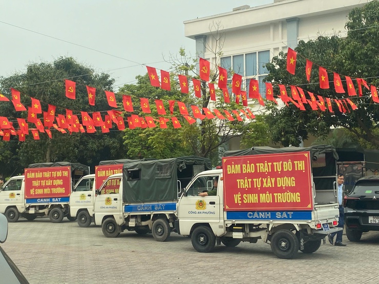 PHƯỜNG LONG BIÊN TỔ CHỨC RA QUÂN XỬ LÝ VI PHẠM TRẬT TỰ ĐÔ THỊ TẠI PHỐ TRẠM, ĐƯỜNG CỔ LINH- Ảnh 2.