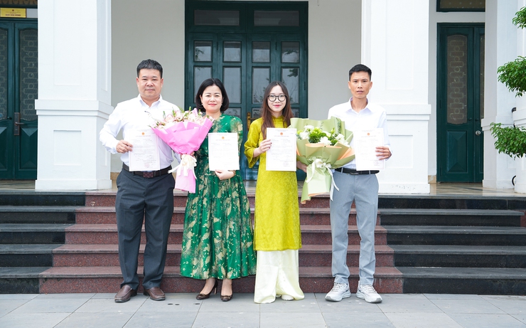 UBND xã Quốc Oai tổ chức Lễ trao Giấy chứng nhận kết hôn cho các cặp đôi- Ảnh 7.