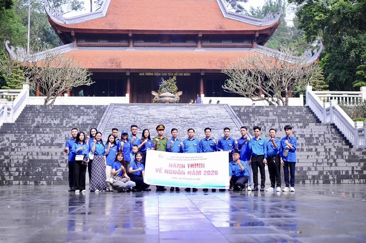 HÀNH TRÌNH VỀ NGUỒN NĂM 2026 – BỒI ĐẮP LÒNG YÊU NƯỚC CHO TUỔI TRẺ XÃ XUÂN MAI- Ảnh 3.