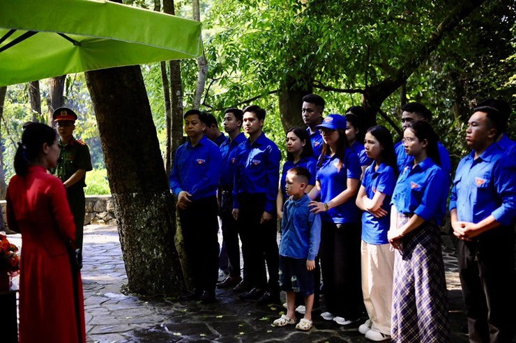 HÀNH TRÌNH VỀ NGUỒN NĂM 2026 – BỒI ĐẮP LÒNG YÊU NƯỚC CHO TUỔI TRẺ XÃ XUÂN MAI- Ảnh 2.