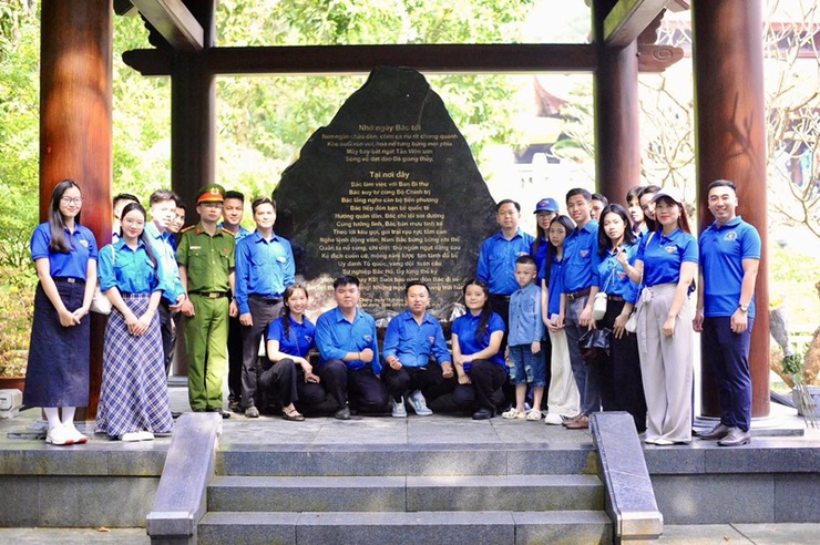 HÀNH TRÌNH VỀ NGUỒN NĂM 2026 – BỒI ĐẮP LÒNG YÊU NƯỚC CHO TUỔI TRẺ XÃ XUÂN MAI- Ảnh 1.