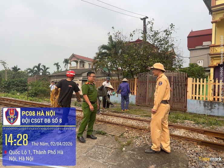 Rào chắn đảm bảo an toàn giao thông và hành lang an toàn đường sắt- Ảnh 1.