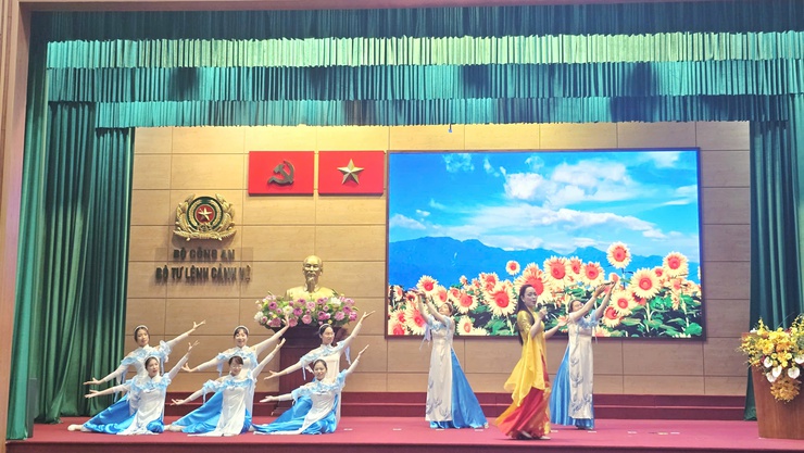 Ba Đình tổng kết bầu cử 2026–2031: Dấu ấn lãnh đạo, sức mạnh đồng thuận Nhân dân- Ảnh 17.