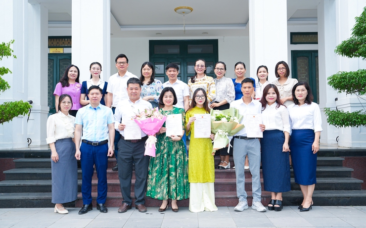 UBND xã Quốc Oai tổ chức Lễ trao Giấy chứng nhận kết hôn cho các cặp đôi- Ảnh 8.