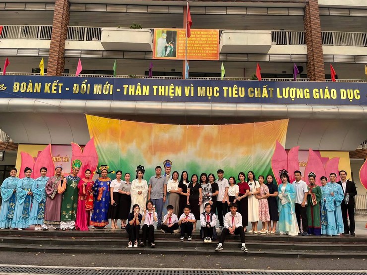 BIỂU DIỄN NGHỆ THUẬT CẢI LƯƠNG “TRUYỆN KIỀU” TẠI TRƯỜNG THCS PHẠM HỒNG THÁI VÀ TRƯỜNG THCS TIẾN THỊNH, XÃ YÊN LÃNG, THÀNH PHỐ HÀ NỘI- Ảnh 17.