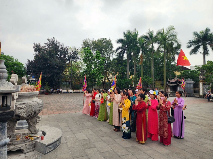 Xuân Mai: Hội LHPN xã tổ chức chương trình "Về nguồn" bồi đắp truyền thống, nâng cao chất lượng công tác Hội- Ảnh 1.