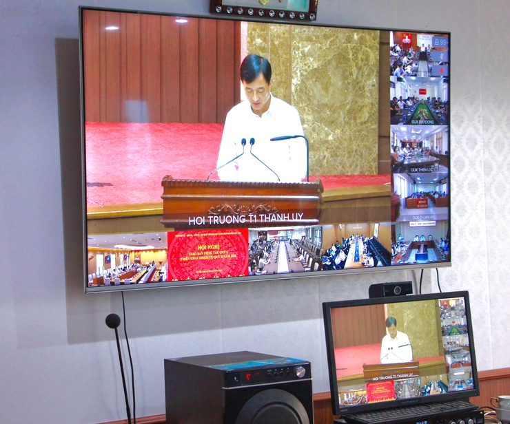 PHÚC SƠN DỰ HỘI NGHỊ TRỰC TUYẾN GIAO BAN GIỮA THƯỜNG TRỰC THÀNH ỦY – HĐND – UBND – UBMTTQ VIỆT NAM THÀNH PHỐ VỚI CƠ SỞ QUÝ I NĂM 2026- Ảnh 2.