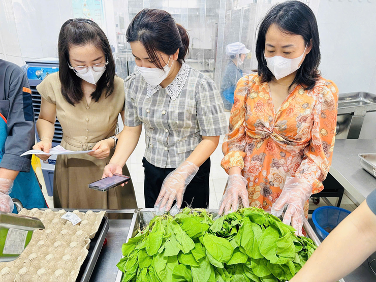 TĂNG CƯỜNG CÔNG TÁC ĐẢM BẢO AN TOÀN THỰC PHẨM TRONG TRƯỜNG MẦM NON THỊNH LIỆT- Ảnh 3.