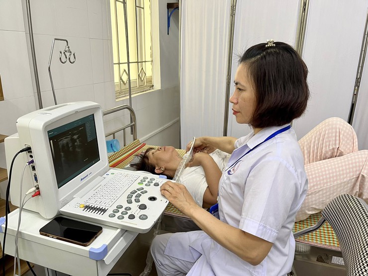 Nâng cao chất lượng dân số từ hoạt động chăm sóc 
sức khỏe sinh sản, kế hoạch hoá gia đình tại phường Long Biên- Ảnh 1.