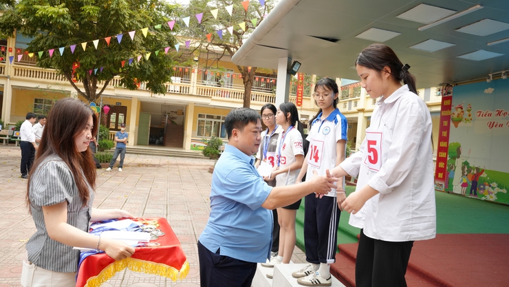 Học sinh phường Yên Nghĩa hào hứng tranh tài môn Điền kinh và Cờ vua- Ảnh 4.